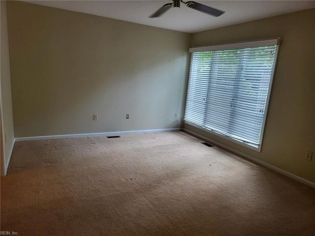 24 E Governor DR, Newport News, VA 23602