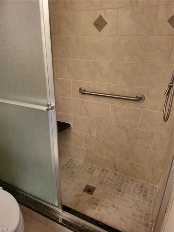 24 E Governor DR, Newport News, VA 23602
