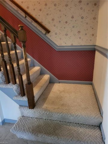 24 E Governor DR, Newport News, VA 23602