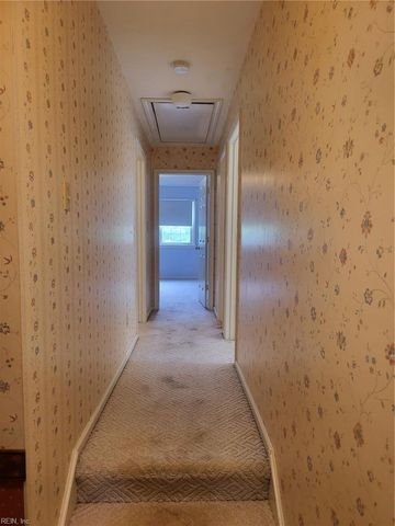 24 E Governor DR, Newport News, VA 23602