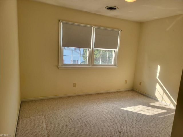 24 E Governor DR, Newport News, VA 23602