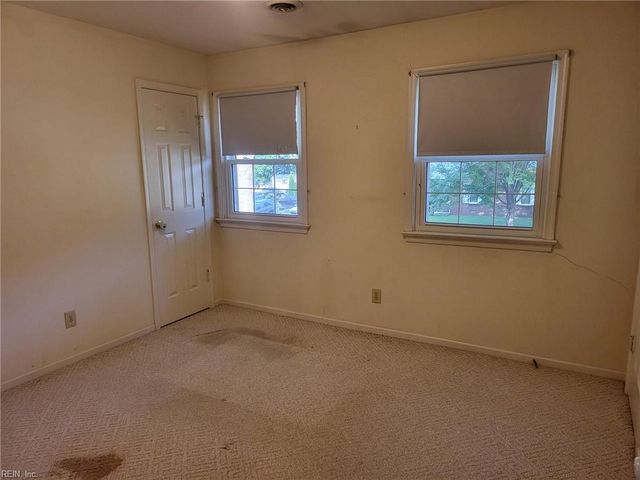 24 E Governor DR, Newport News, VA 23602