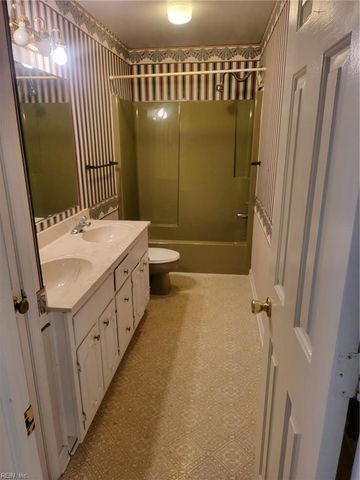 24 E Governor DR, Newport News, VA 23602