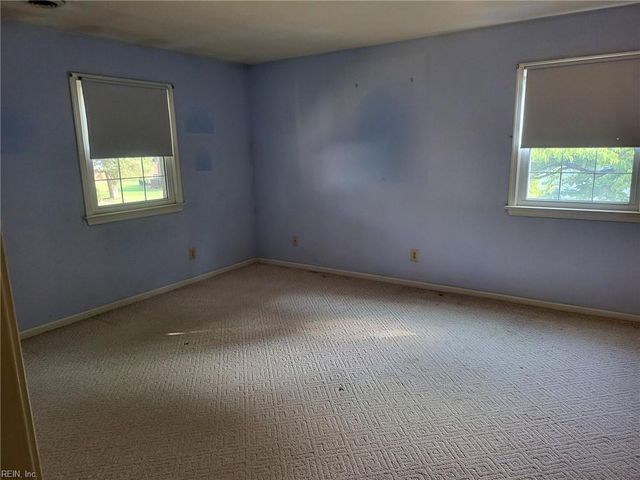 24 E Governor DR, Newport News, VA 23602