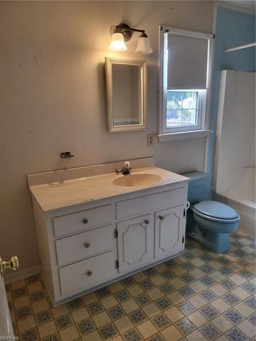 24 E Governor DR, Newport News, VA 23602