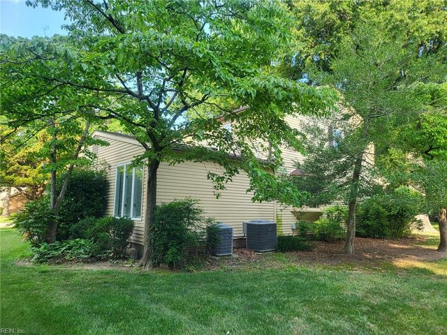 24 E Governor DR, Newport News, VA 23602