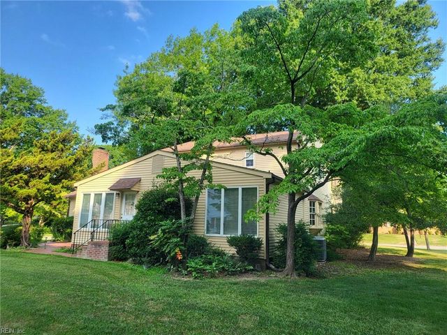 24 E Governor DR, Newport News, VA 23602