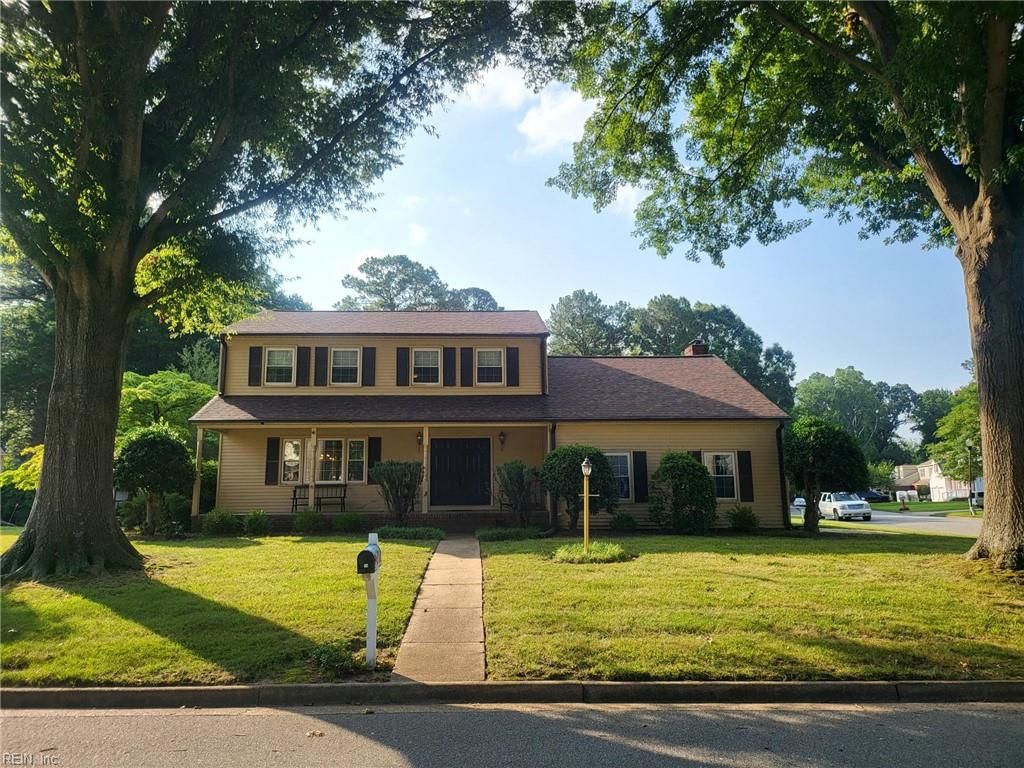 24 E Governor DR, Newport News, VA 23602