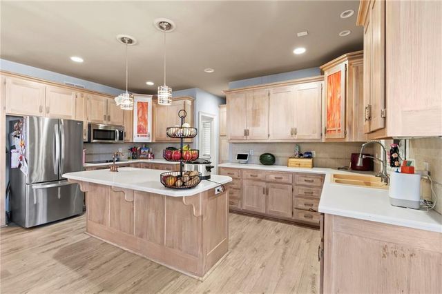 6304 N Kensington Court, Kansas City, MO 64119