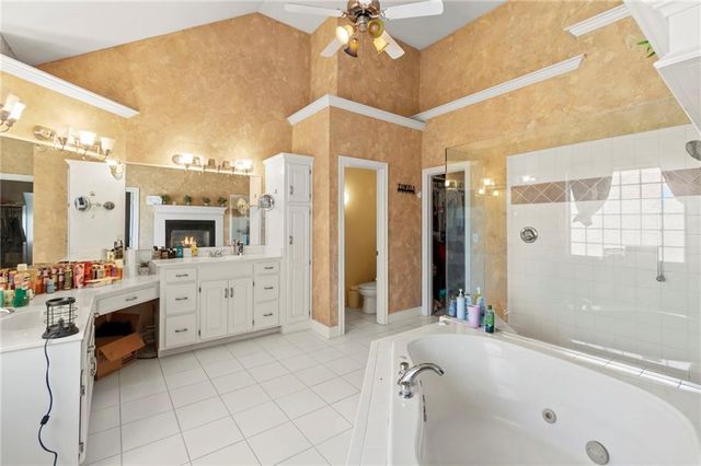 6304 N Kensington Court, Kansas City, MO 64119