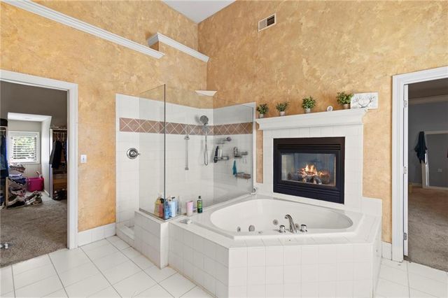 6304 N Kensington Court, Kansas City, MO 64119