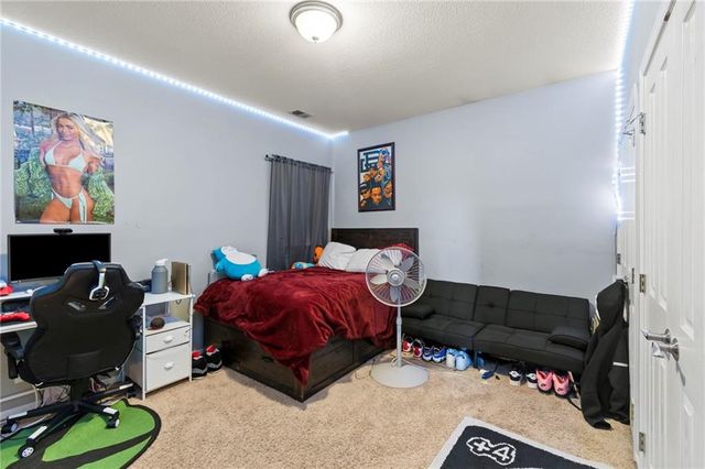 6304 N Kensington Court, Kansas City, MO 64119