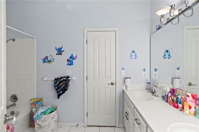 6304 N Kensington Court, Kansas City, MO 64119