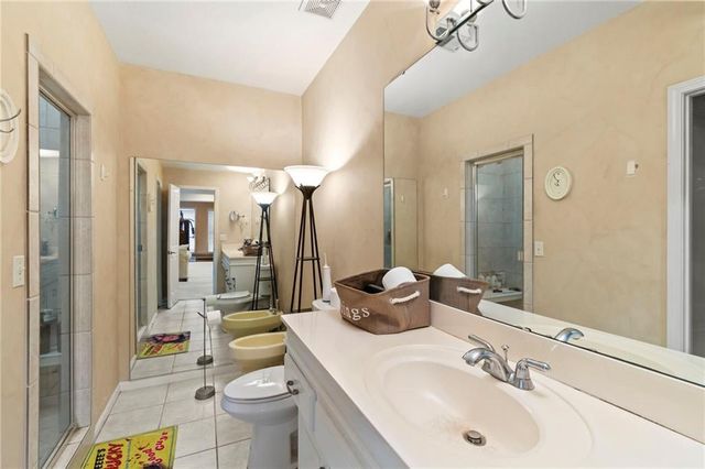 6304 N Kensington Court, Kansas City, MO 64119