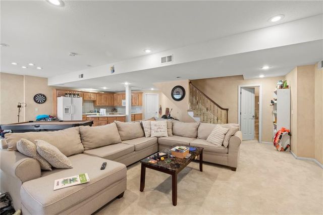 6304 N Kensington Court, Kansas City, MO 64119