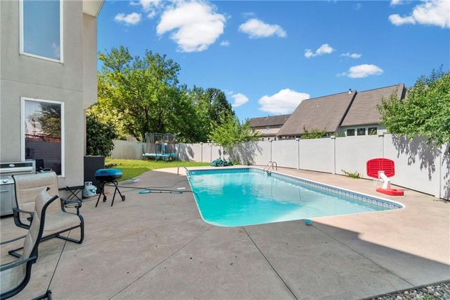 6304 N Kensington Court, Kansas City, MO 64119