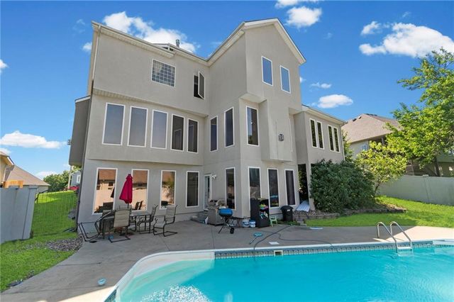 6304 N Kensington Court, Kansas City, MO 64119
