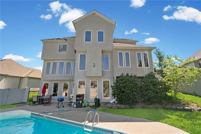 6304 N Kensington Court, Kansas City, MO 64119
