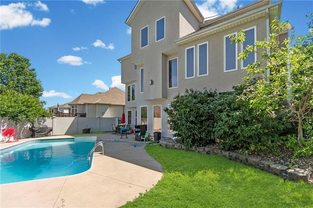 6304 N Kensington Court, Kansas City, MO 64119