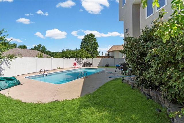 6304 N Kensington Court, Kansas City, MO 64119