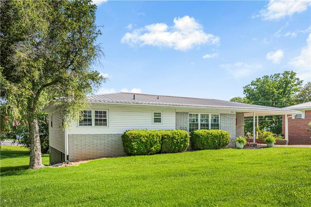 905 Sunset Lane, Harrison, AR 72601