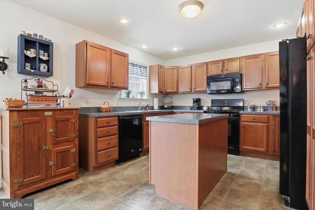 390 PEBBLE BEACH DR, Mount Wolf, PA 17347