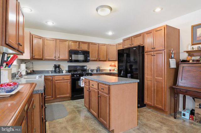 390 PEBBLE BEACH DR, Mount Wolf, PA 17347