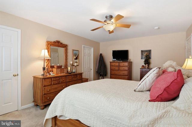 390 PEBBLE BEACH DR, Mount Wolf, PA 17347