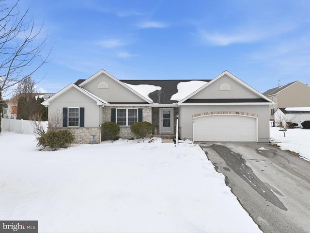 390 PEBBLE BEACH DR, Mount Wolf, PA 17347