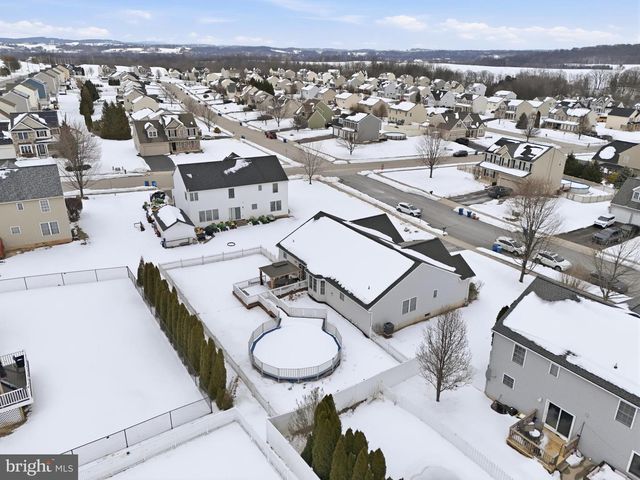 390 PEBBLE BEACH DR, Mount Wolf, PA 17347