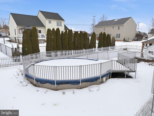 390 PEBBLE BEACH DR, Mount Wolf, PA 17347