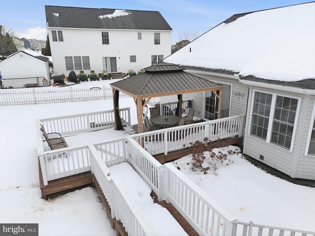 390 PEBBLE BEACH DR, Mount Wolf, PA 17347