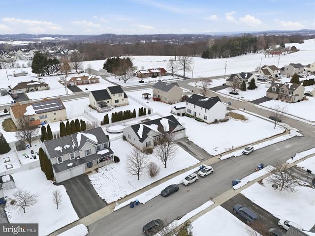 390 PEBBLE BEACH DR, Mount Wolf, PA 17347