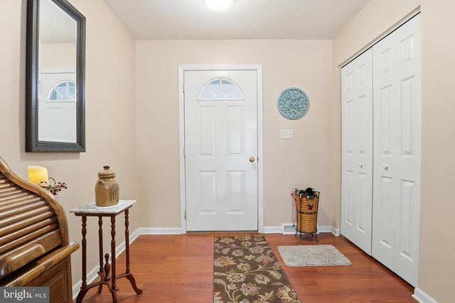 390 PEBBLE BEACH DR, Mount Wolf, PA 17347