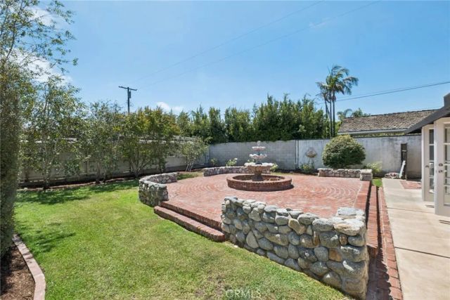 241 E 21st Street, Costa Mesa, CA 92627
