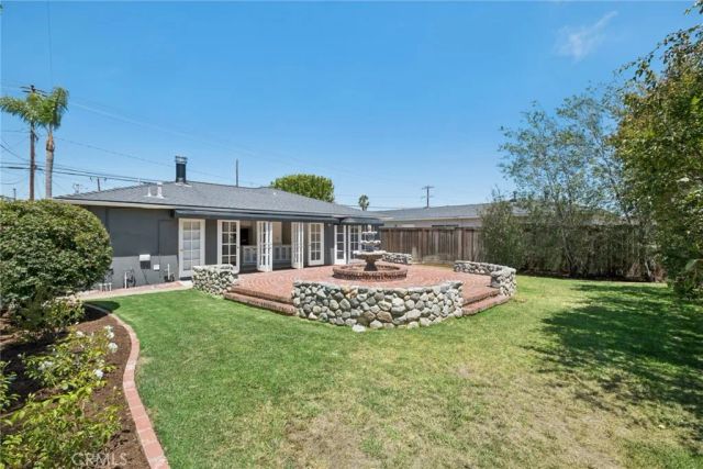 241 E 21st Street, Costa Mesa, CA 92627