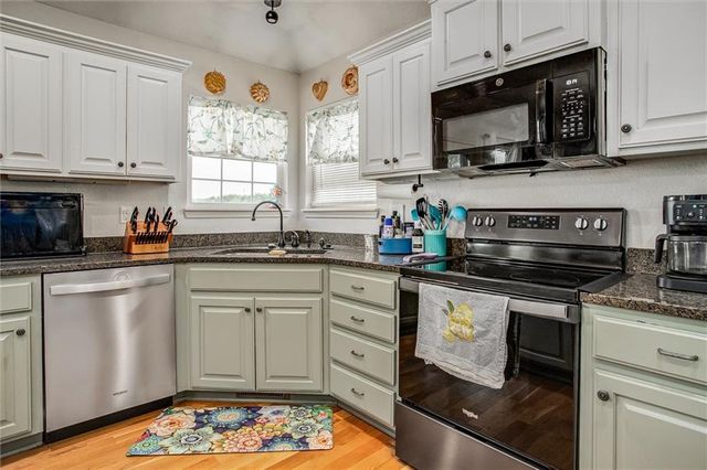 16963 Auburn Court, Bonner Springs, KS 66012