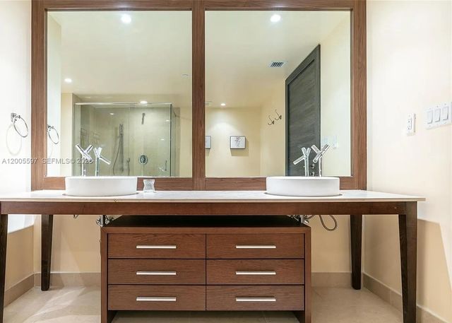 495 Brickell Ave 703, Miami, FL 33131