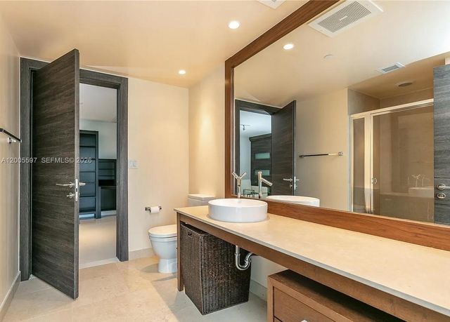 495 Brickell Ave 703, Miami, FL 33131