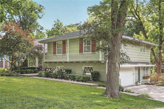 10345 Cherokee Lane, Leawood, KS 66206