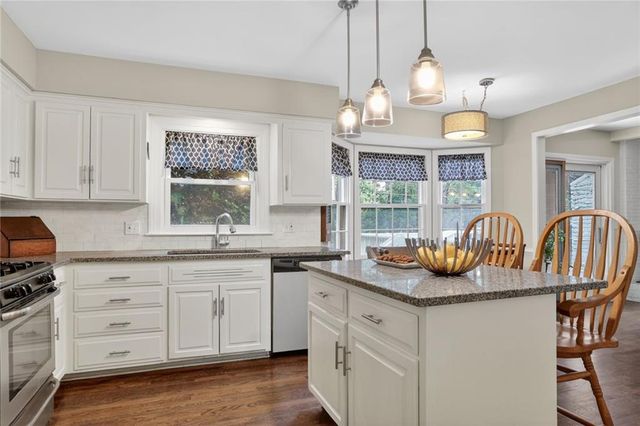 10345 Cherokee Lane, Leawood, KS 66206