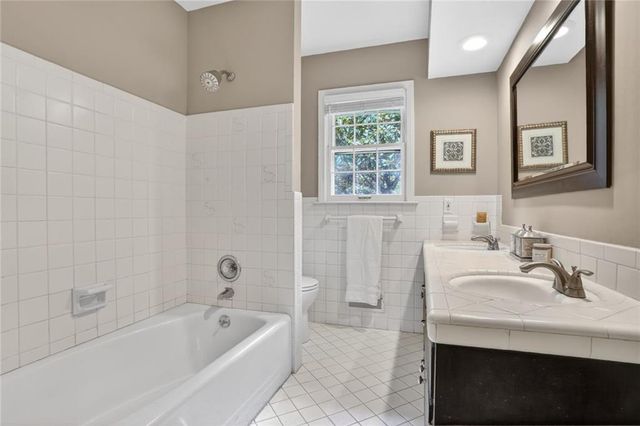 10345 Cherokee Lane, Leawood, KS 66206