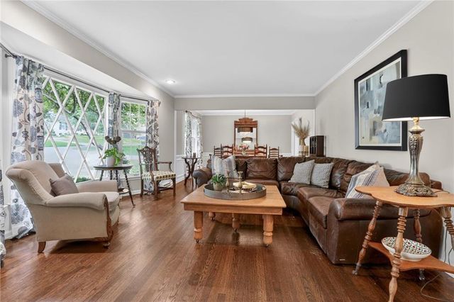 10345 Cherokee Lane, Leawood, KS 66206