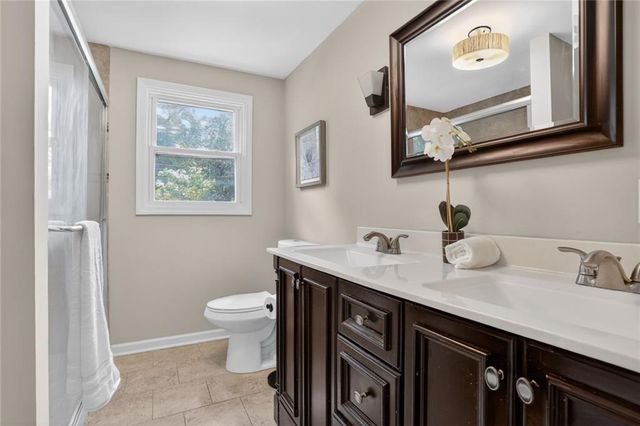 10345 Cherokee Lane, Leawood, KS 66206