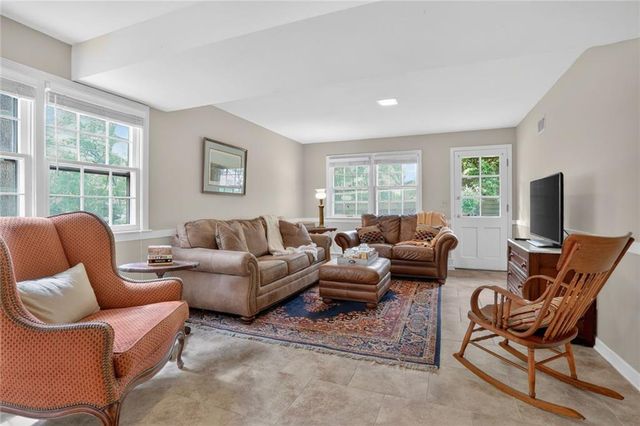 10345 Cherokee Lane, Leawood, KS 66206