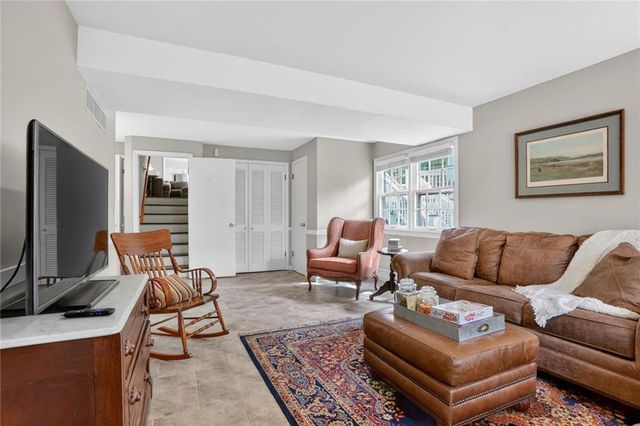 10345 Cherokee Lane, Leawood, KS 66206
