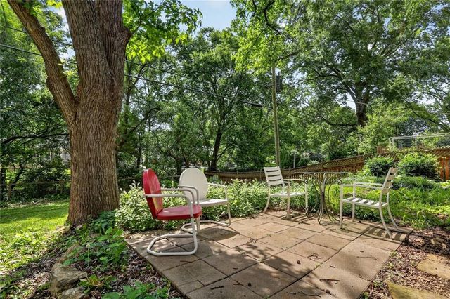 10345 Cherokee Lane, Leawood, KS 66206