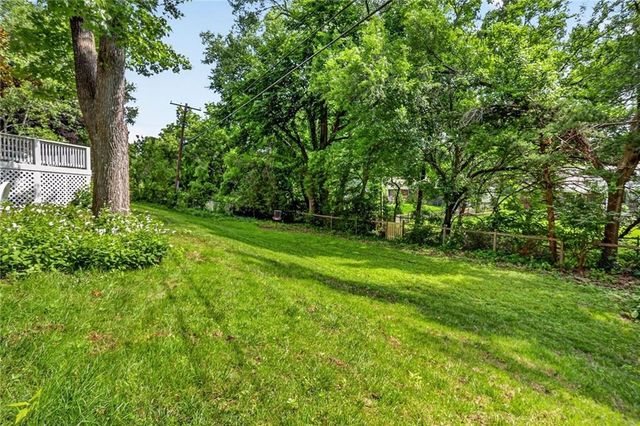 10345 Cherokee Lane, Leawood, KS 66206