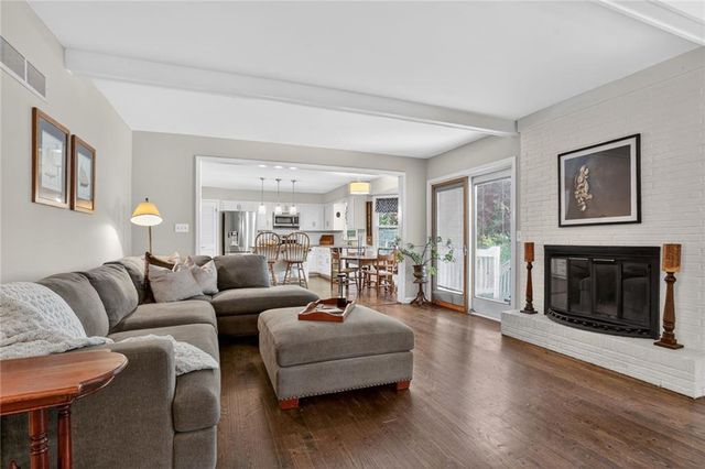 10345 Cherokee Lane, Leawood, KS 66206