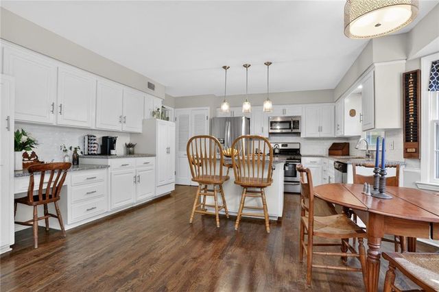 10345 Cherokee Lane, Leawood, KS 66206